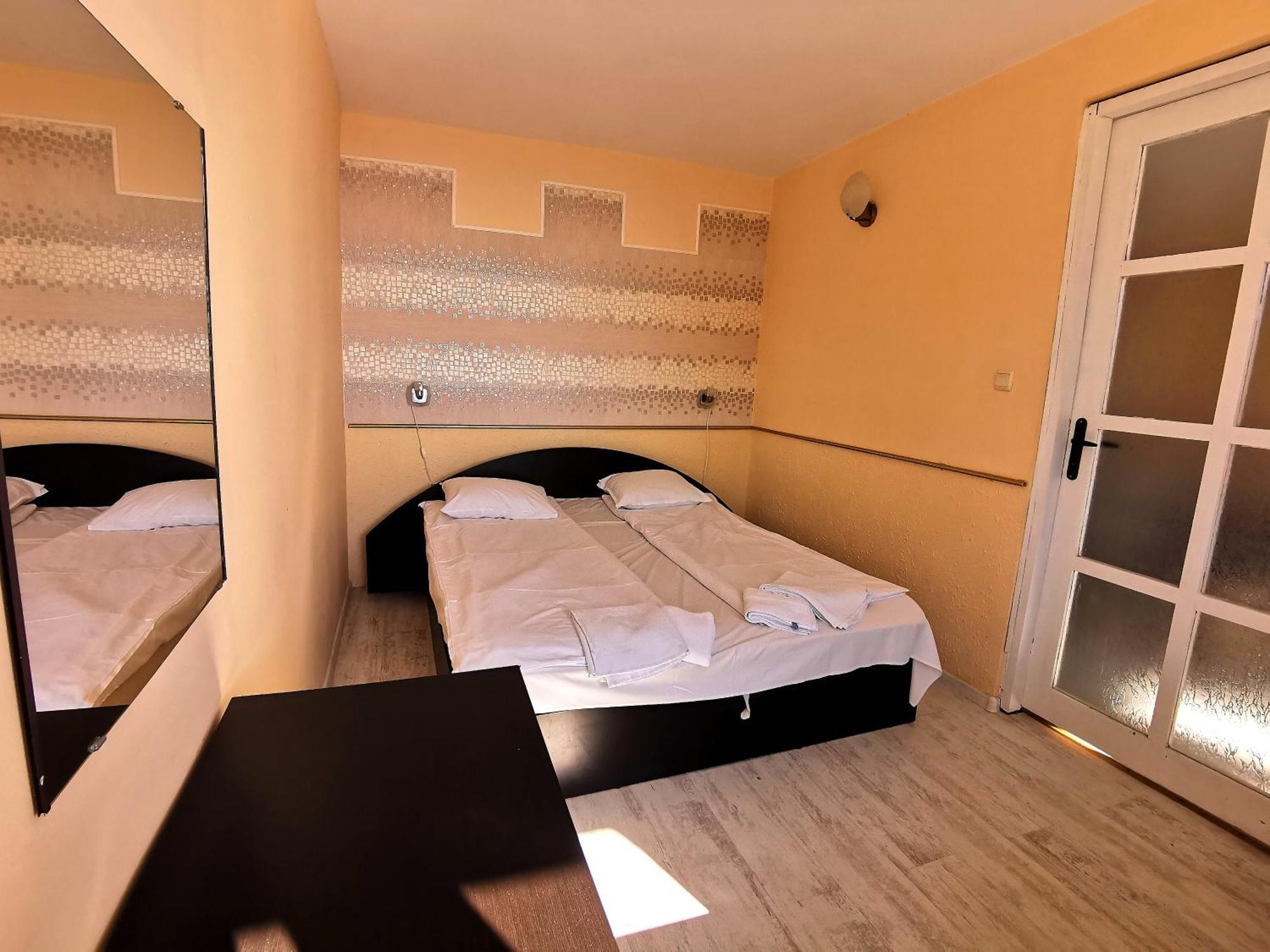 Family Hotel White House Pomorie Exterior foto